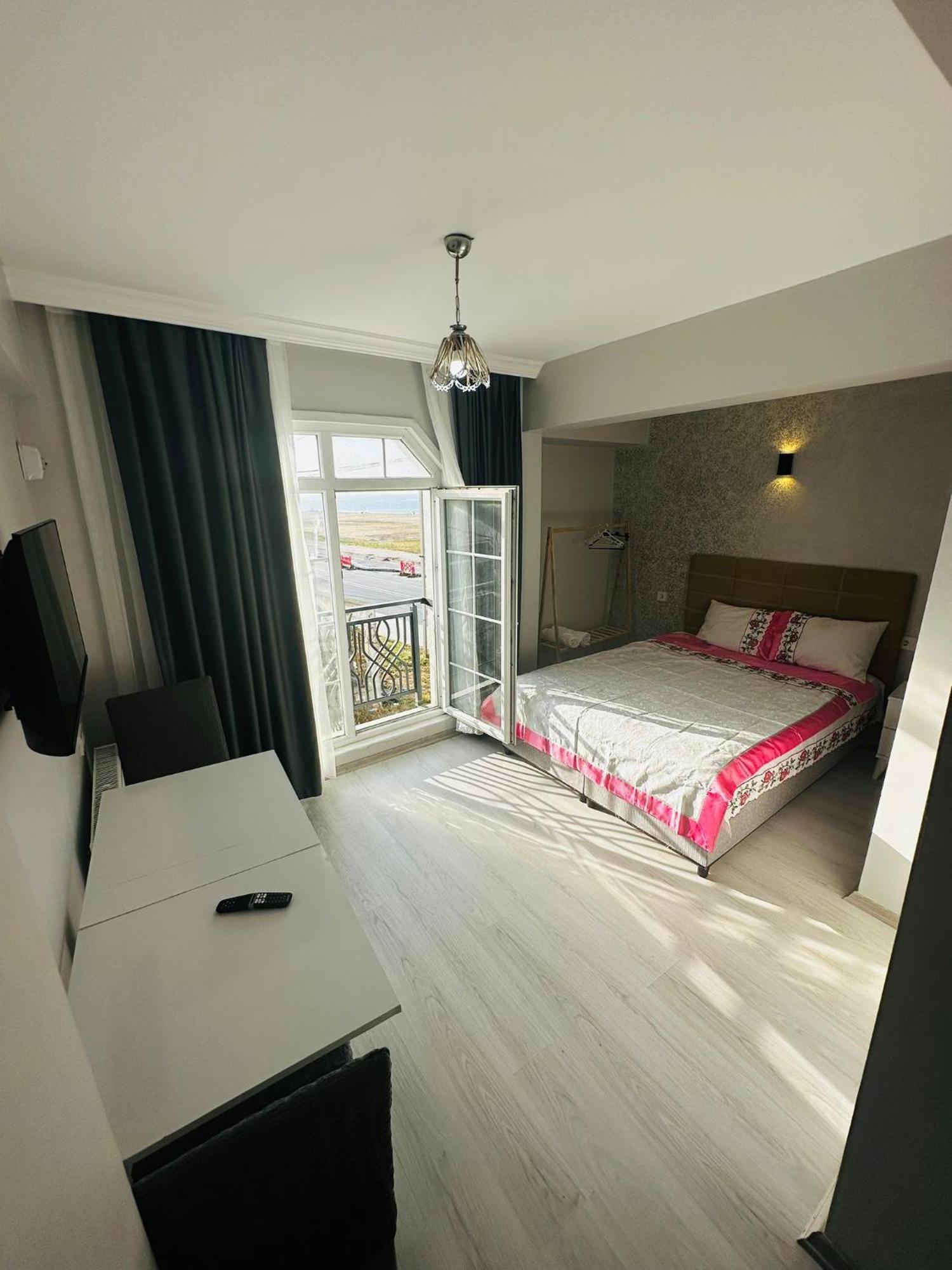 Airport Black Sea Hotel & Restaurant Arnavutkoy Екстериор снимка